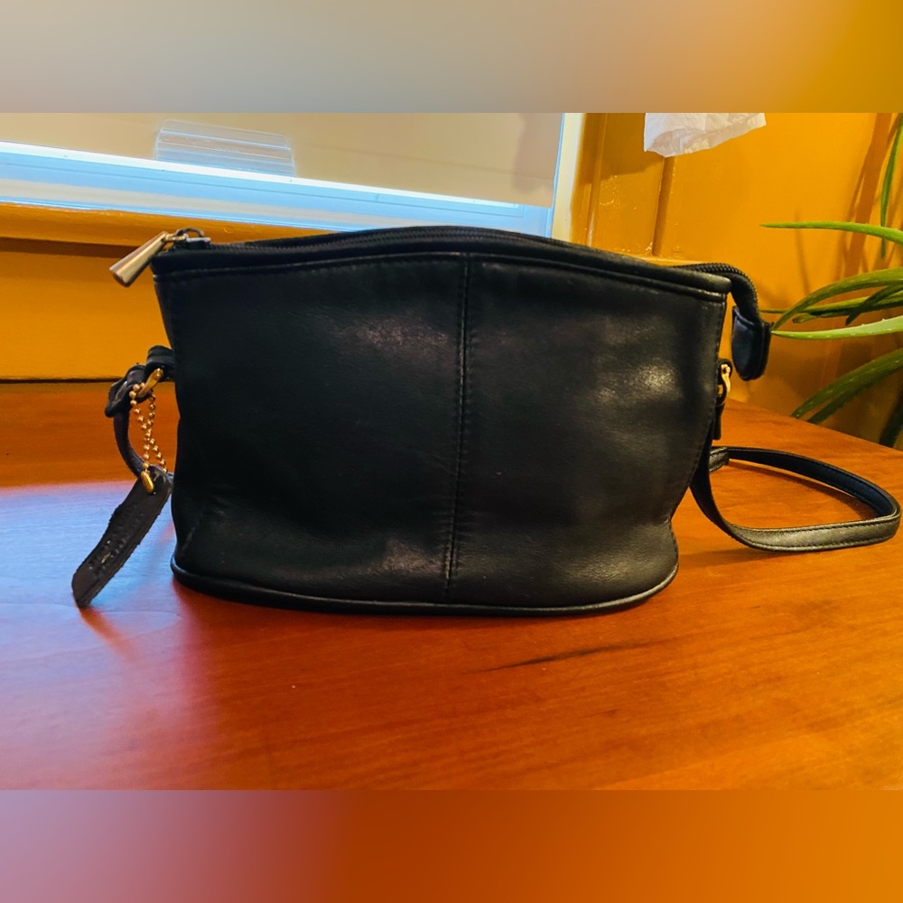 Elegant Black Leather Shoulder Bag